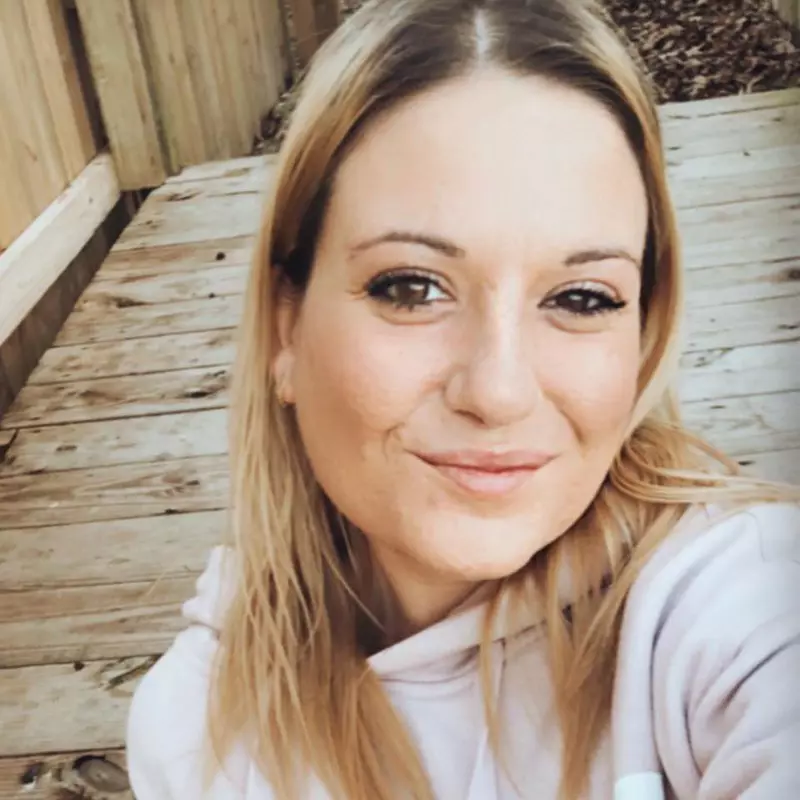 Charlotte-fiica-lui-Ilie-Nastase-si-a-facut-cont-pe-o-platforma-pentru-adulti.-5