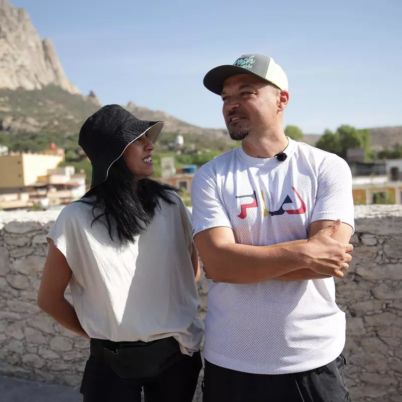 cu-ce-se-ocupa-melinda-sotia-lui-puya-4-2