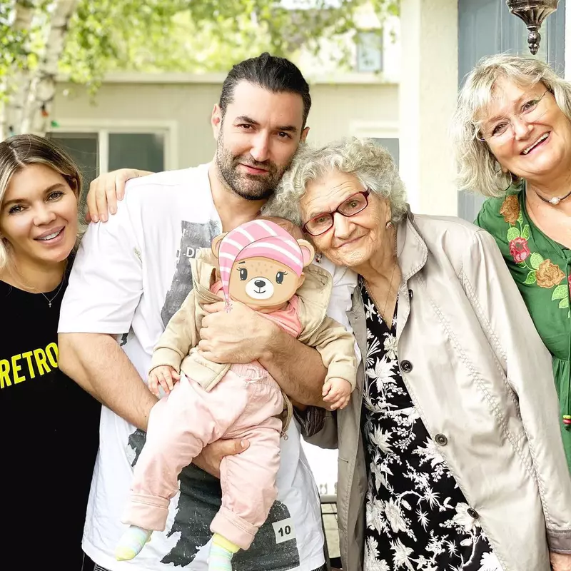 Smiley, imagine rară cu Gina Pistol, Josephine, mama și bunica lui. De ce l-au criticat fanii