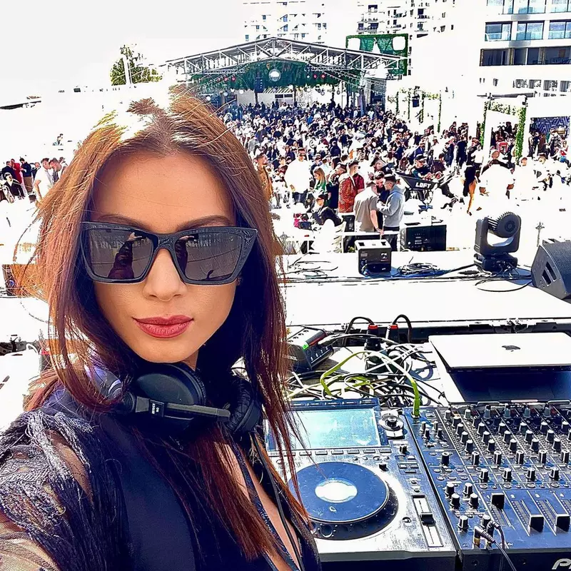 ce-meserie-are-acum-iuliana-luciu-4