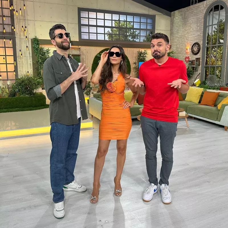 vorbeste-lumea-implineste-astazi-8-ani-echipa-show-ului-de-la-pro-tv-sarbatoreste-in-platou-cu-o-editie-speciala-5