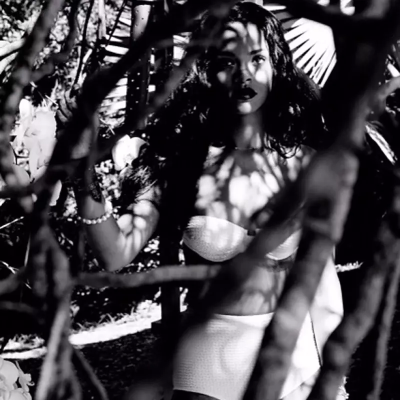rihanna2_03.jpg