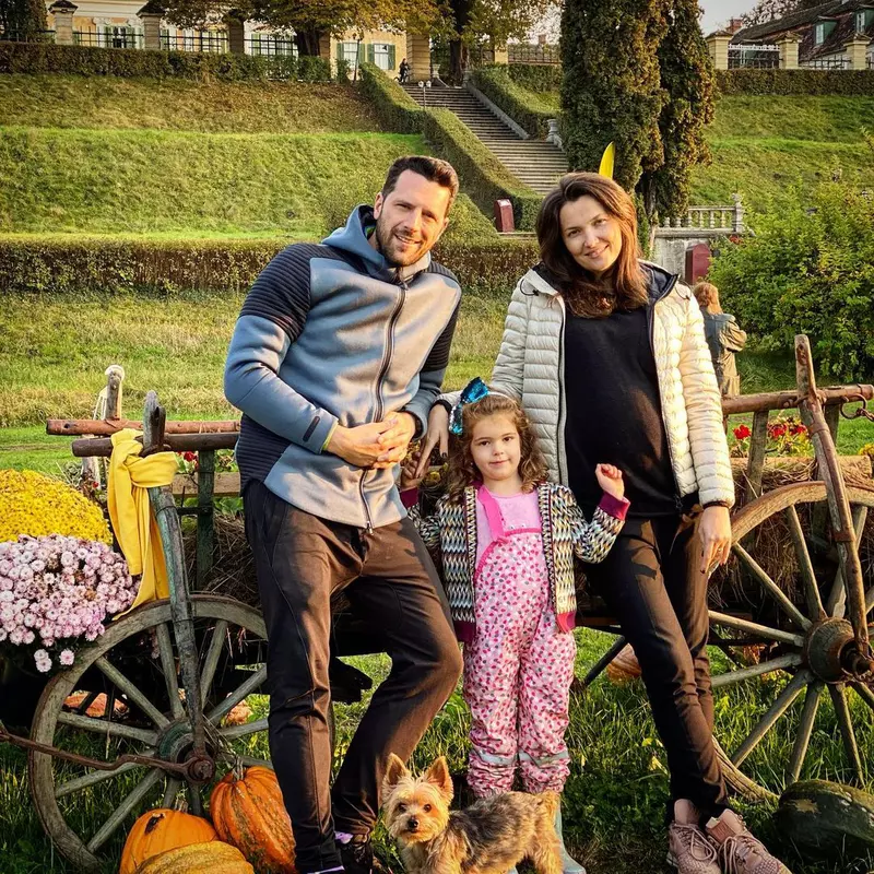 Adrian, Alina și Mara Nartea
