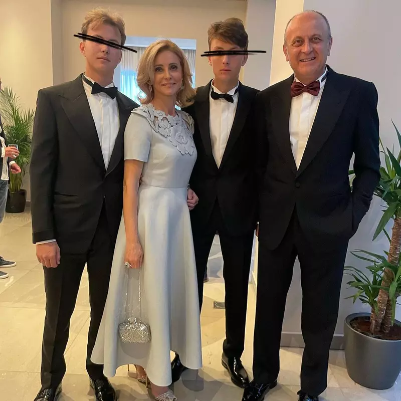 Diana Şucu şi Dan Şucu, alături de cei doi copii ai lor