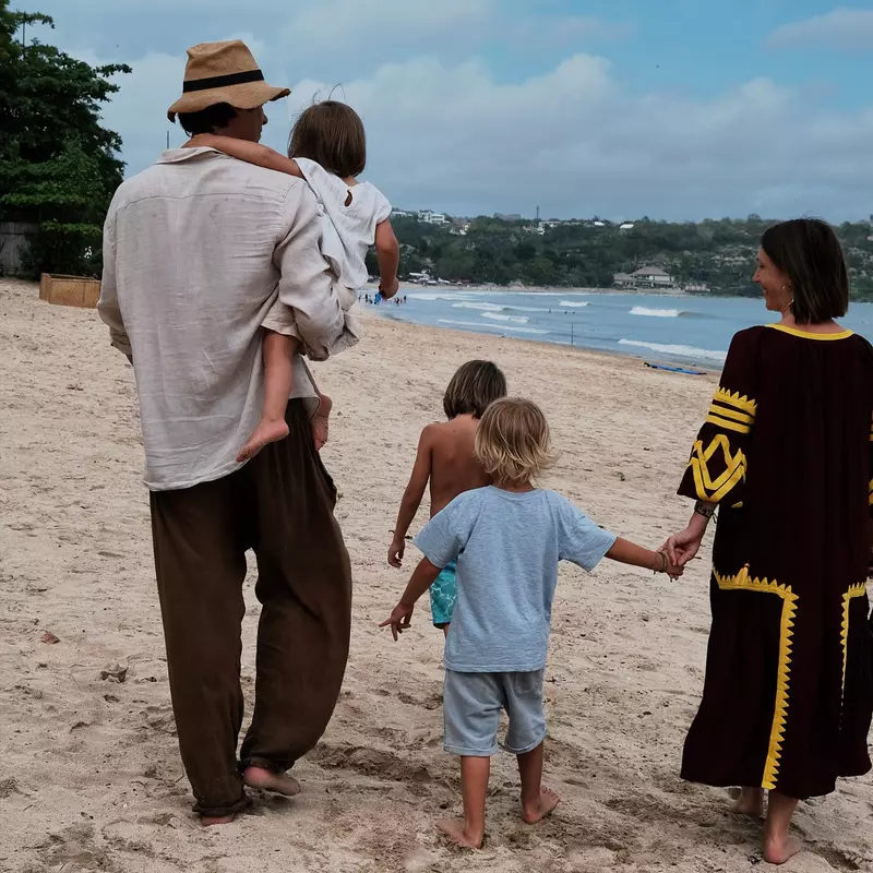 Radu Vâlcan, Adela Popescu și copiii lor, Alexandru, Andrei și Adrian