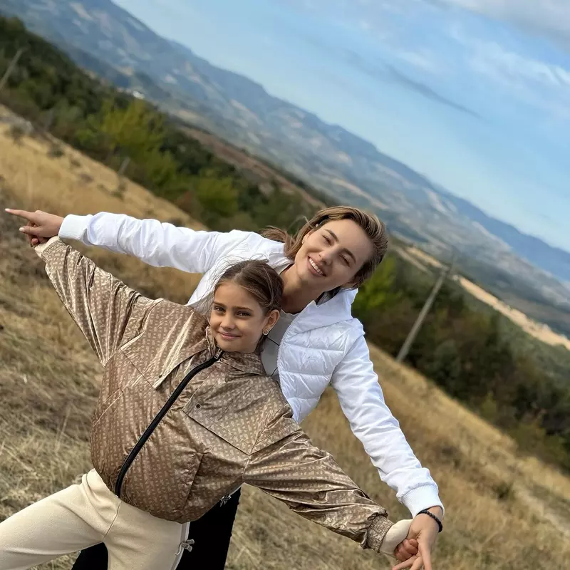 emilia dorobantu cu fiica sa