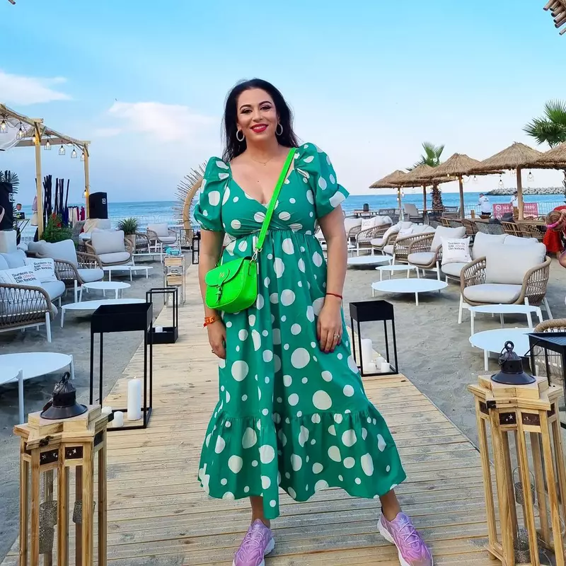 Cine o hărțuiște pe Oana Roman în mediul online (1)