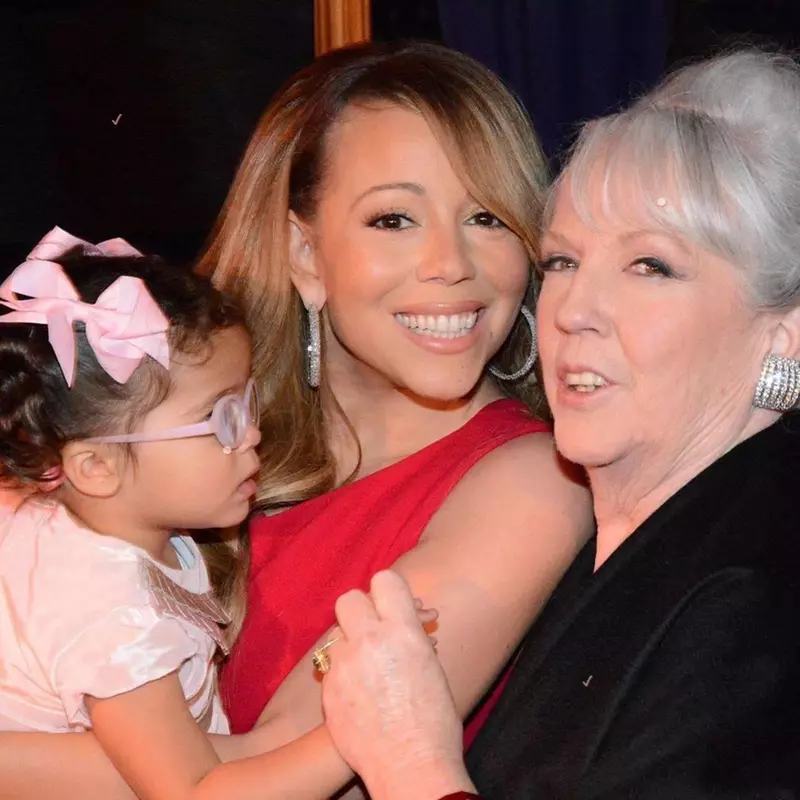 Mariah Carey a spus că mama și sora ei au murit în aceeași zi 