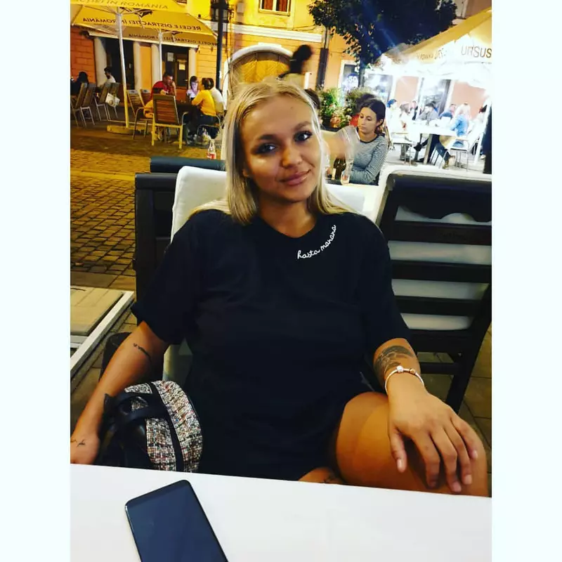 Cum arăta Ella de la Insula iubirii înainte de operațiile estetice  (2)