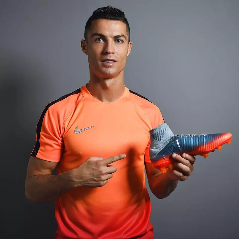 Cristiano Ronaldo a devenit tata de gemeni
