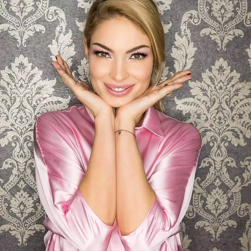 Valentina Pelinel