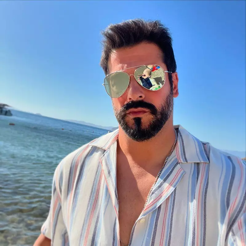 Burak Özçivit  (4)