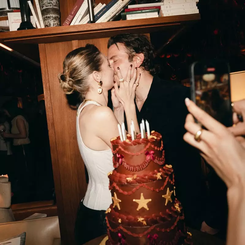 gigi-hadid-saruta-bradley-cooper (2)