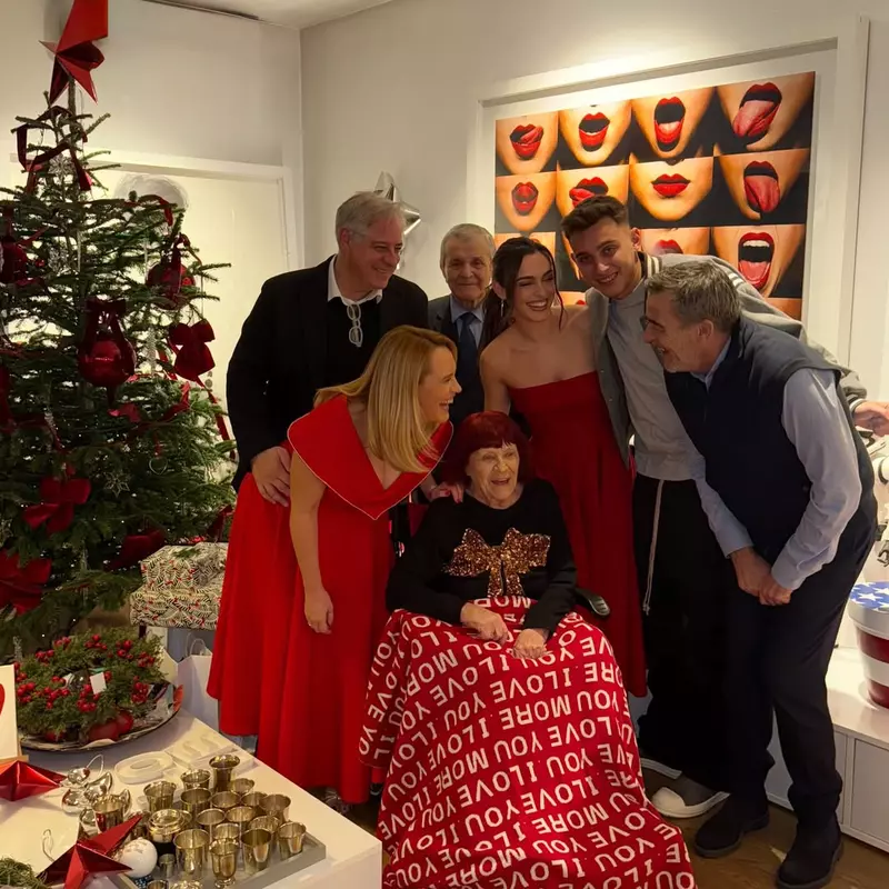 Andreea Esca, cu familia de Craciun (2)