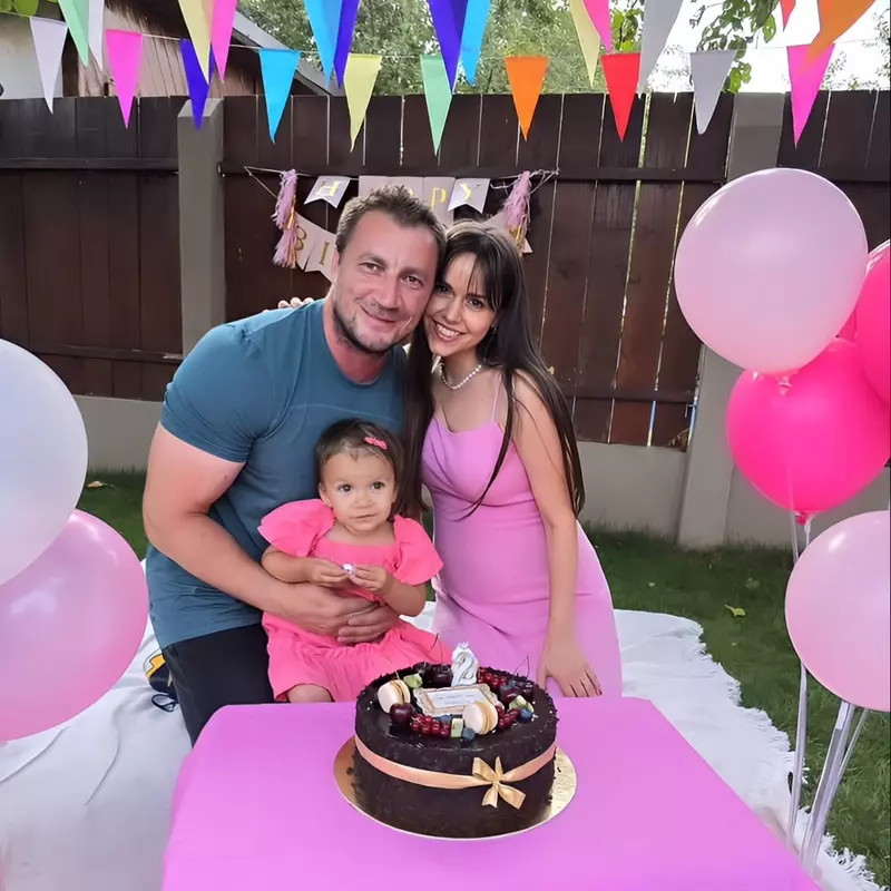 Familia lui Marian Godină Cine este Georgiana, soția care îl susține de acasă (4)