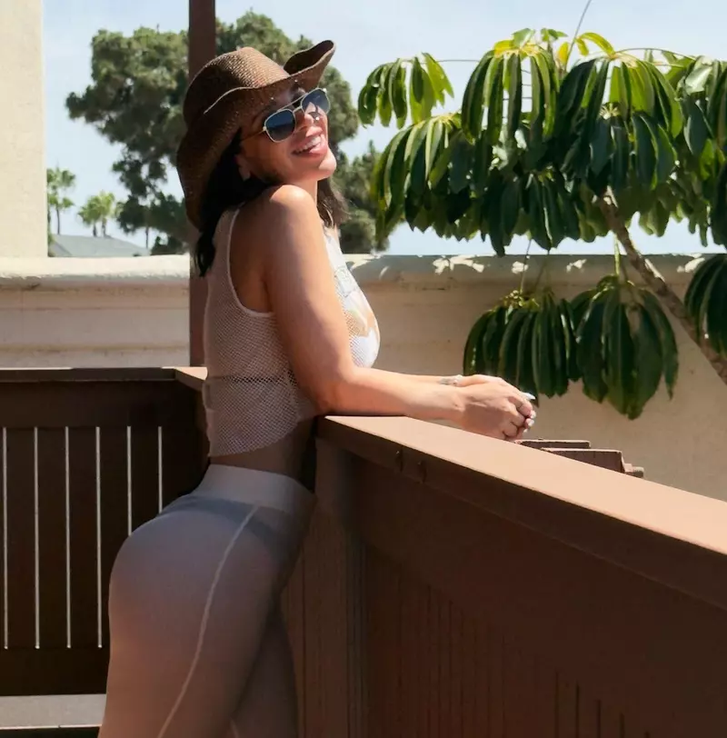 emma coronel pe terasa