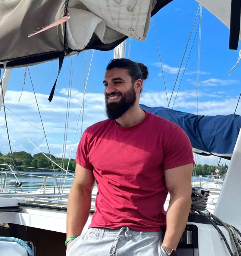 Ce face astăzi Andi Constantin, vedeta emisiunii „Burlacul” de la Antena 1