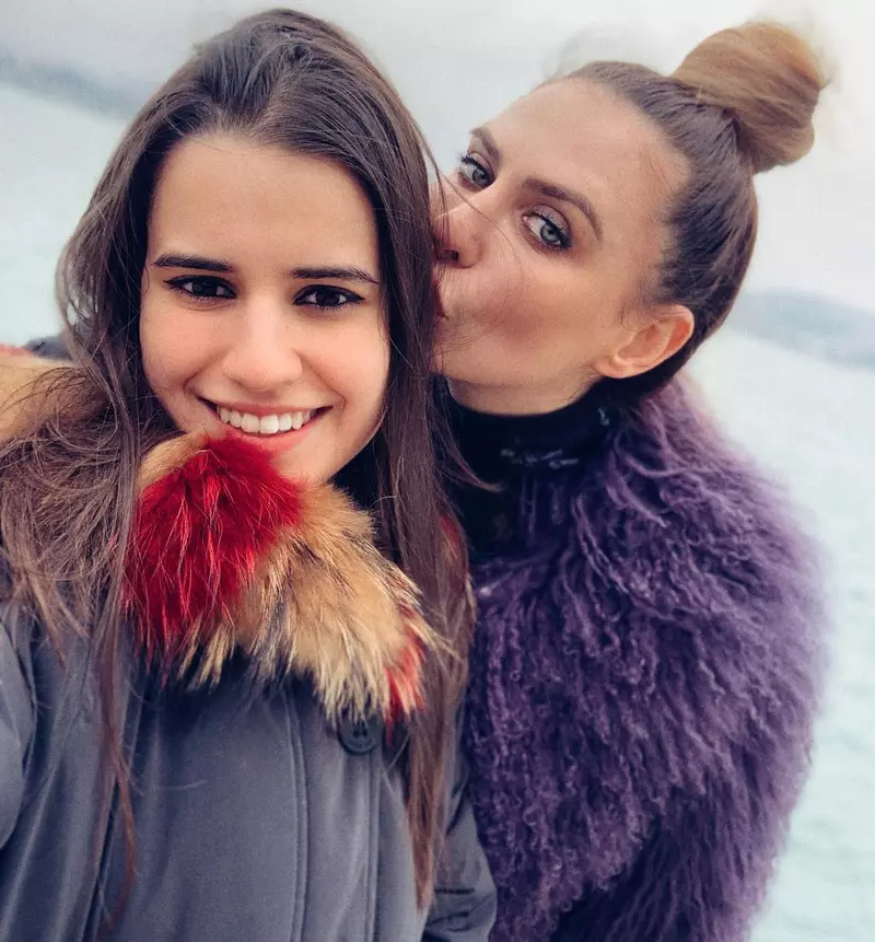 Adina Buzatu și fiica ei