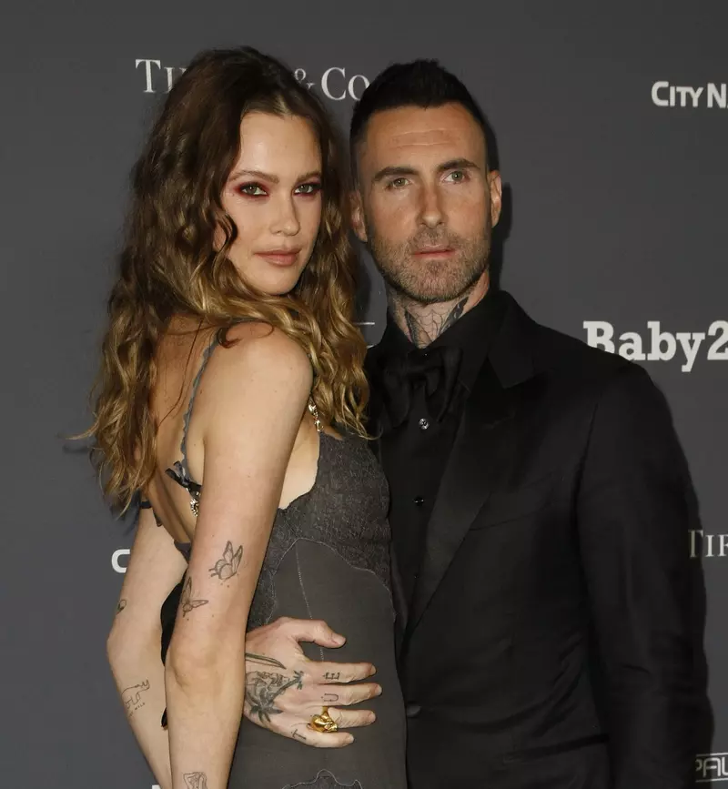 Adam Levine și Behati Prinsloo, părinți pentru a treia oară