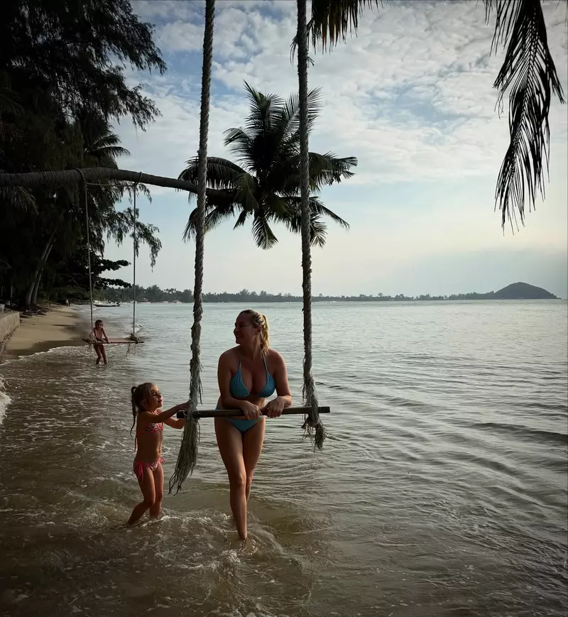 Laura Cosoi – vacanță în Thailanda (9)