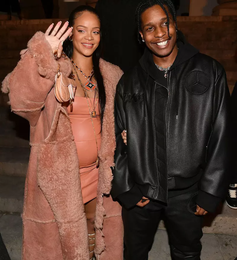 Rihanna (enceinte) et son compagnon Asap Rocky assistent au défilé Off-White femme automne/hiver 2022-2023 à Paris