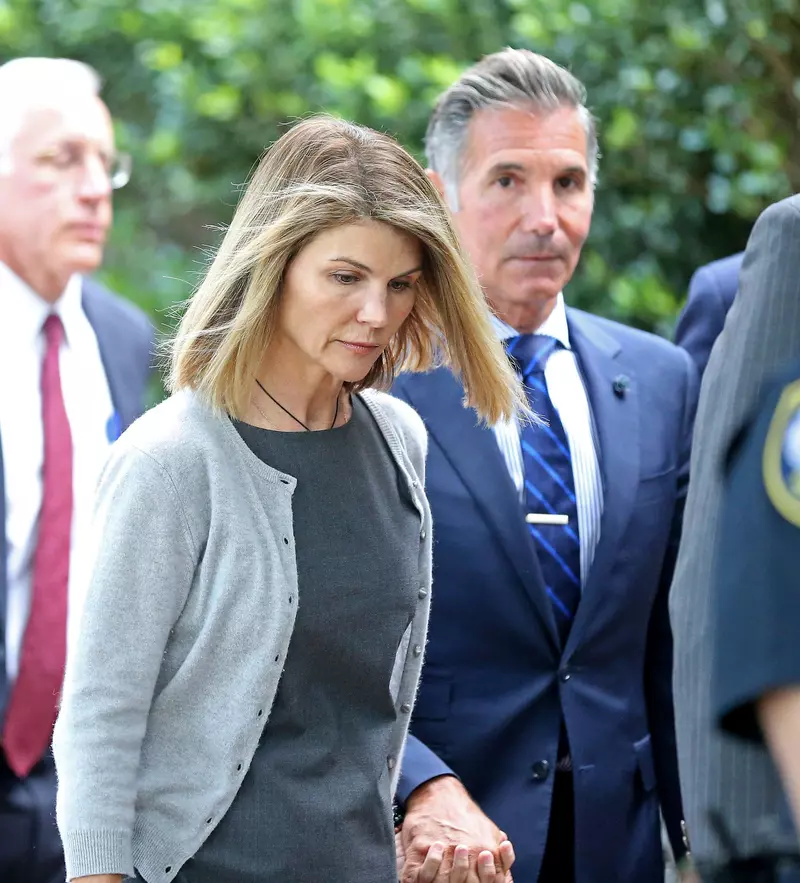BOSTON MA. - AUGUST 27:  Actress Lori Loughlin and her husband Mossimo Giannulli leave Moakley Federal Courthouse after a brief hearing  on August 27, 2019 in Boston, MA.   (Staff Photo By Stuart Cahill/MediaNews Group/Boston Herald)