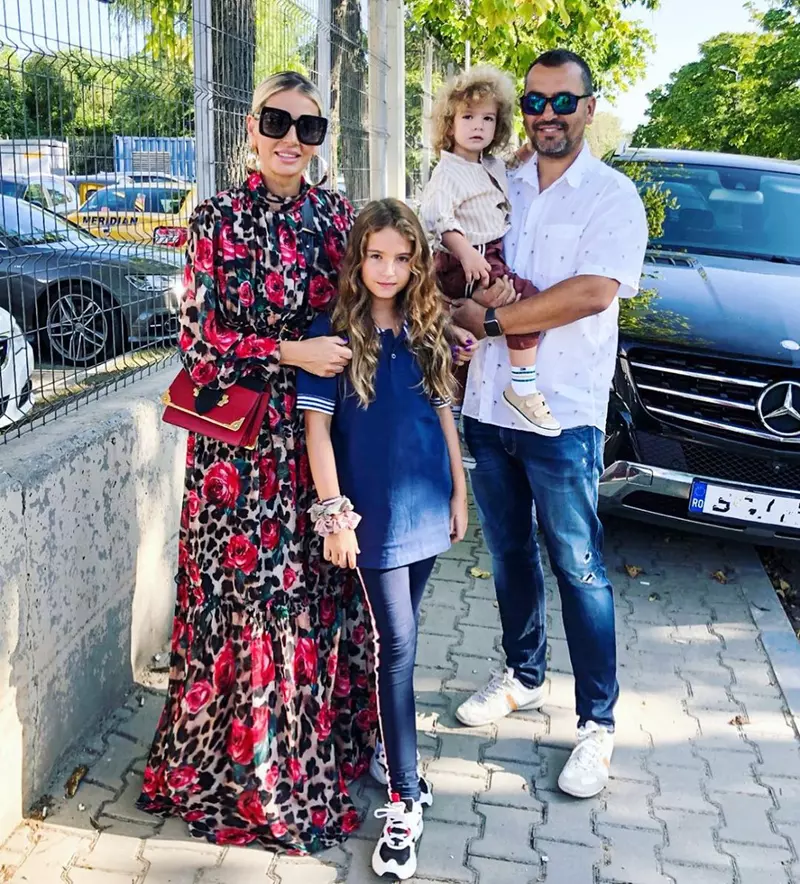 Andreea Bănică, Lucian Mitrea și copiii lor, Sofia și Noah