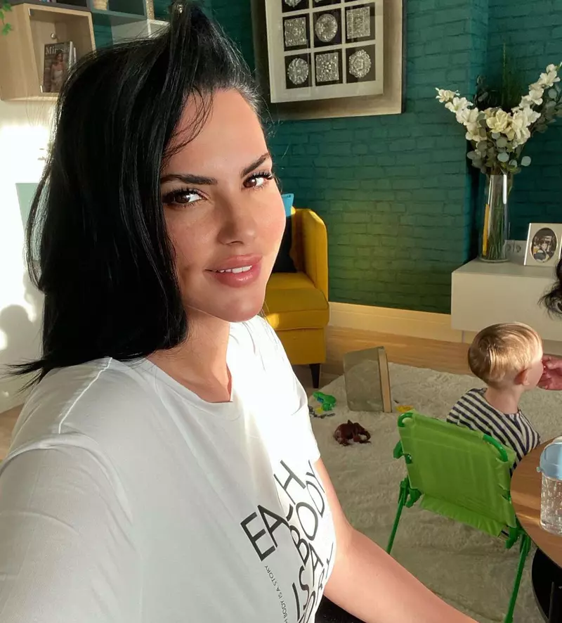 Lavinia Pîrva, fotografie rară cu fiul ei și al lui Ștefan Bănică. Cu cine seamănă așa blonduț (4)