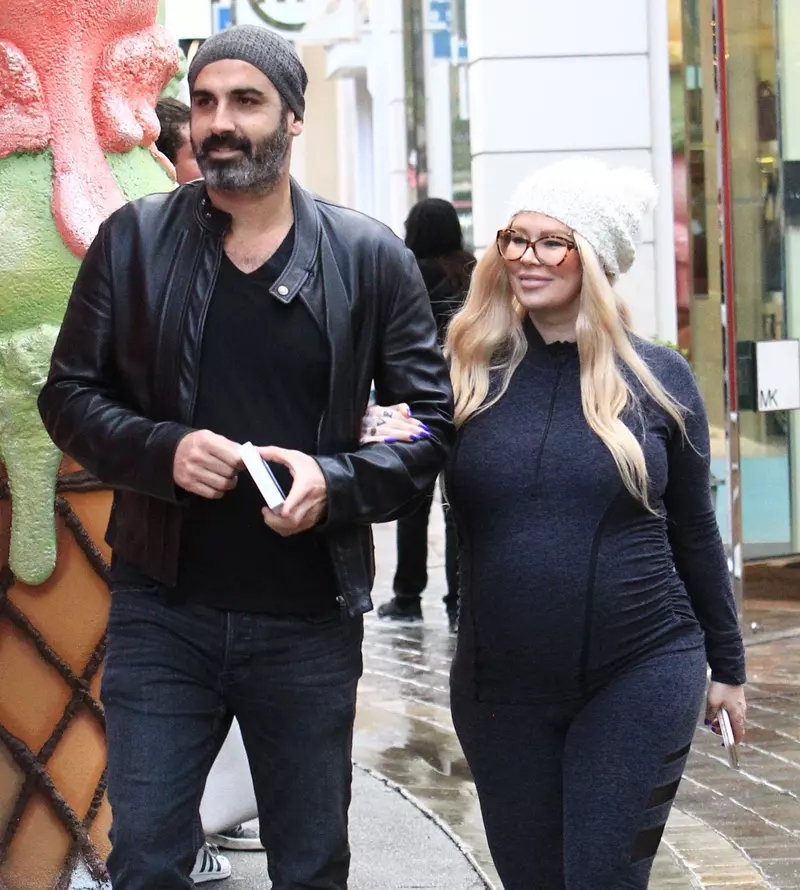 Pregnant Jenna Jameson & Lior Bitton Shopping At The Grove