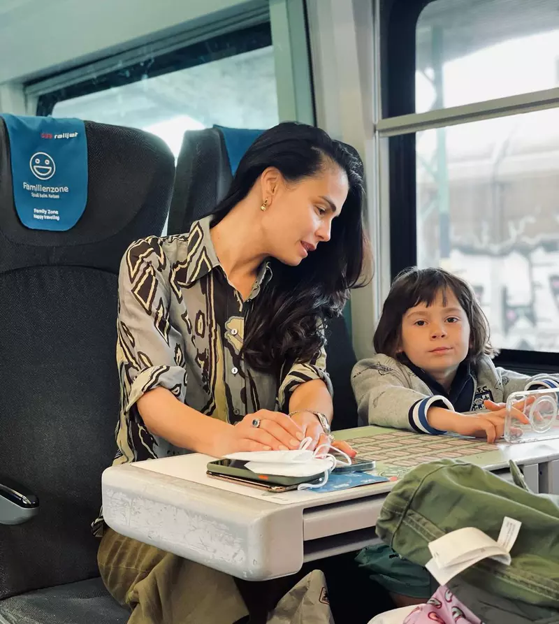 Vacanță cu peripeții pentru Anca Serea. Ce a pățit în tren, pe drum spre Disneyland (6)