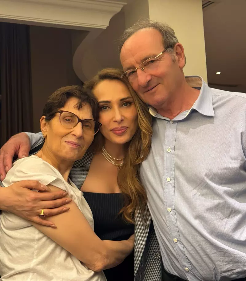 iulia vantur cu parintii