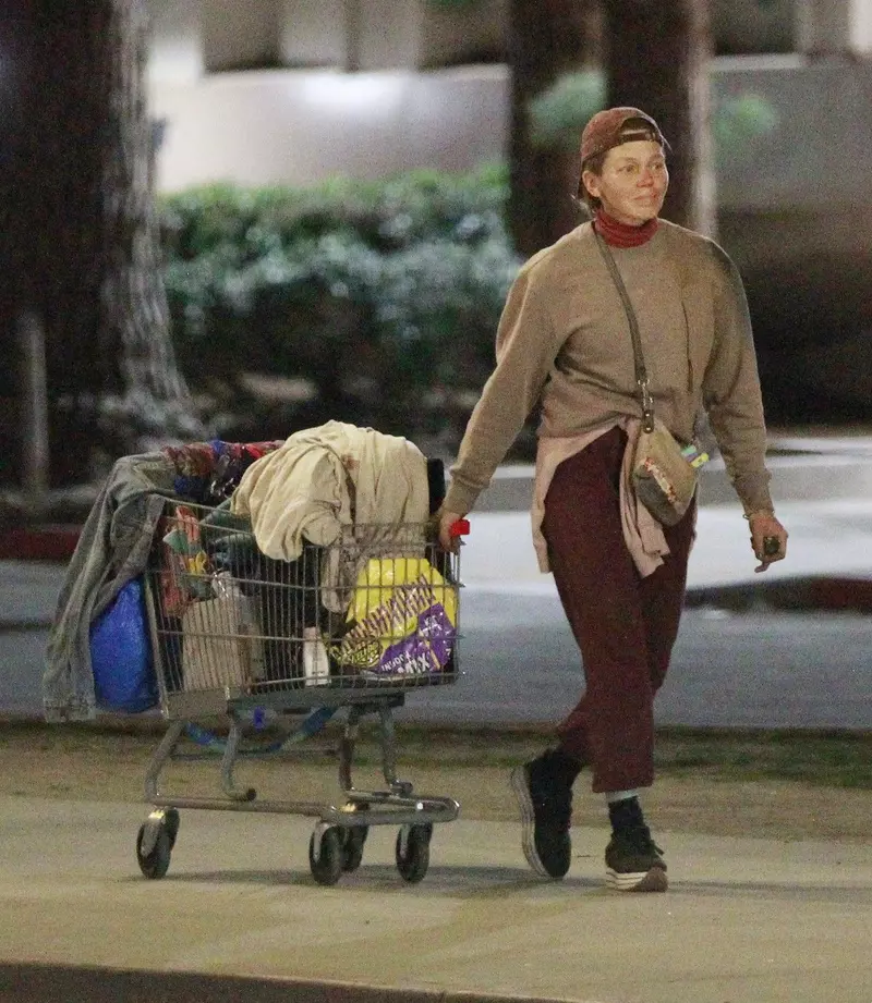 EXCLUSIVE: Loni Willison is Pictured on the Streets of Los Angeles.
