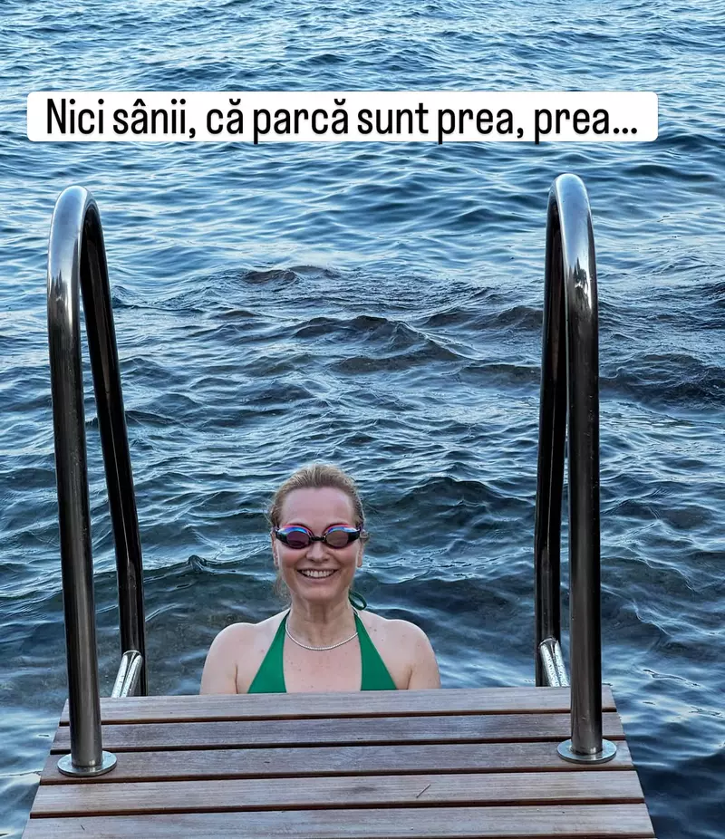 Andreea Esca în costum de baie (7)