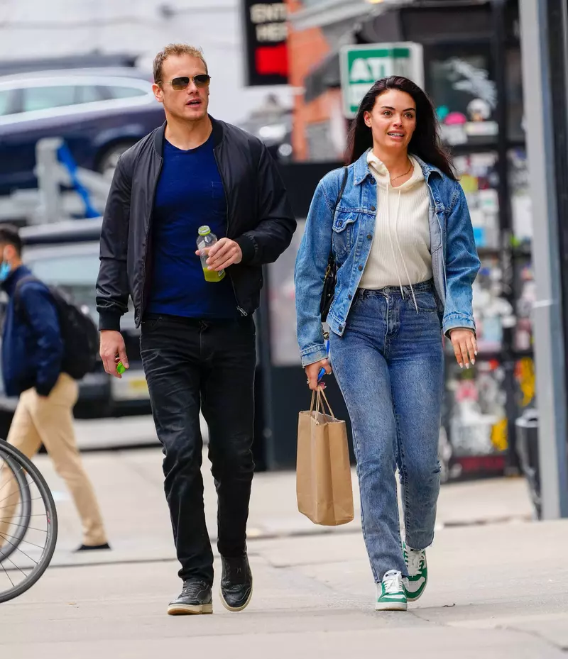 Sam-Heughan-in-ipostaze-tandre-cu-o-femeie-misterioasa-7