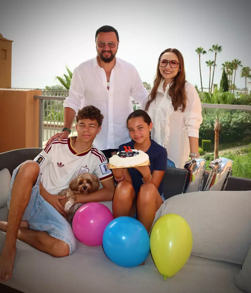 Cătălin Măruță, Andra și copiii lor, David Măruță și Eva Măruță (4)
