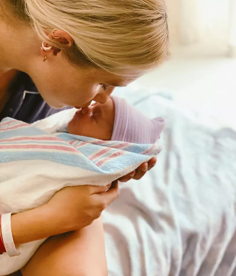 Claire Holt și fiica ei