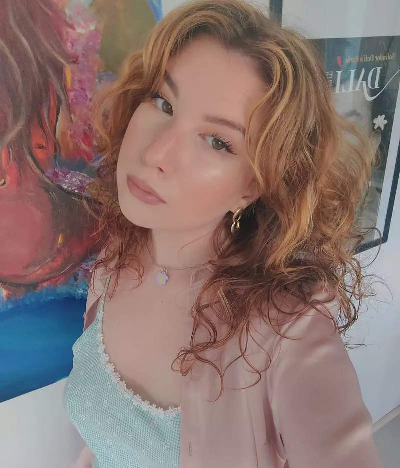 Cum-arata-Daria-fiica-Narcisei-Suciu.-Are-23-de-ani-si-traieste-in-Finlanda-2