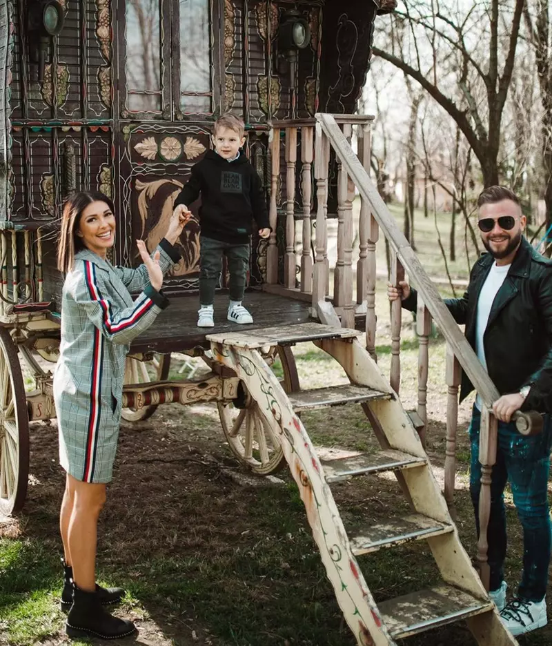 Ilinca Vandici, soțul ei, Andrei Neacșu, și fiul lor, Zian