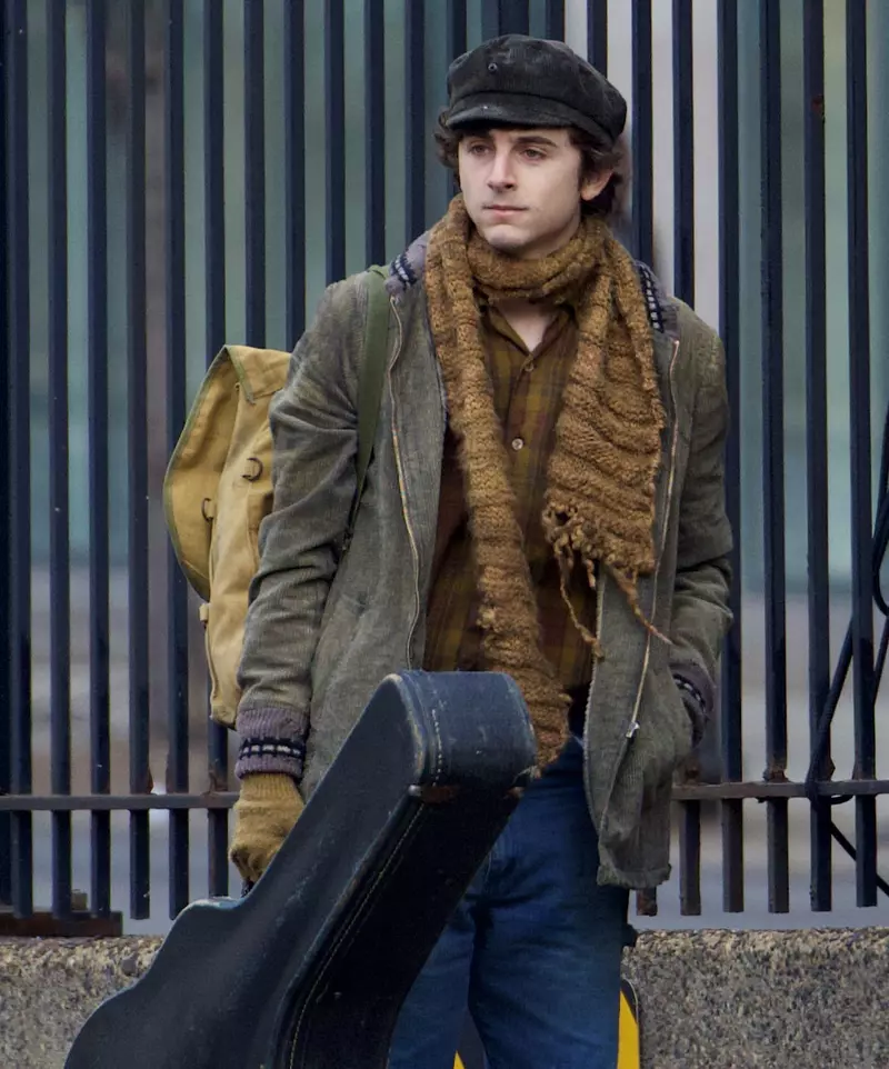 Timothee Chalamet Looks Identical to Bob Dylan for First Day Filming Bio Pic â€śThe Complete Unknownâ€ť – 17 Mar 2024