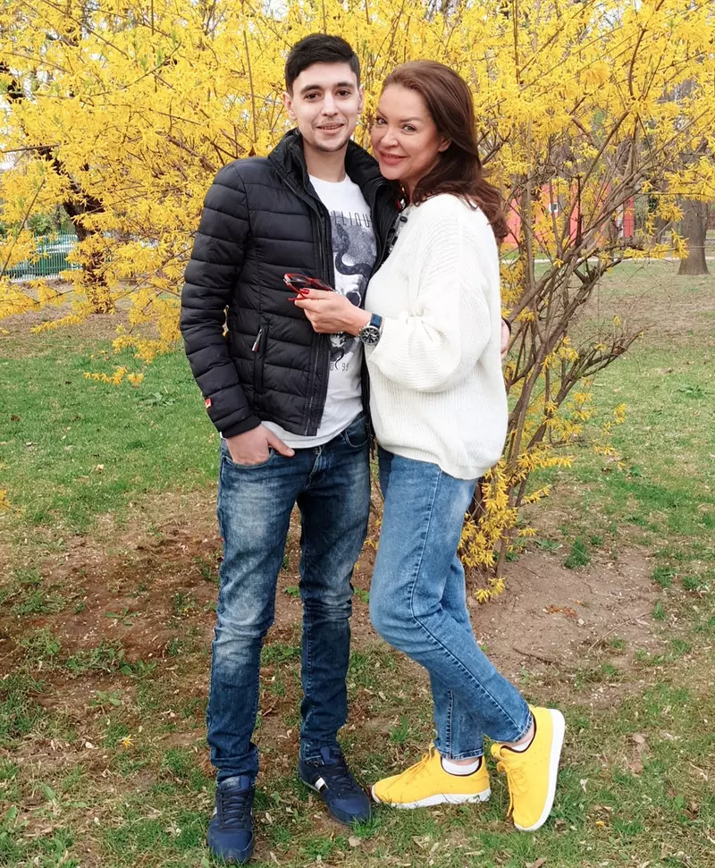 Eugenia Șerban și fiul ei, Lorans Bataineh