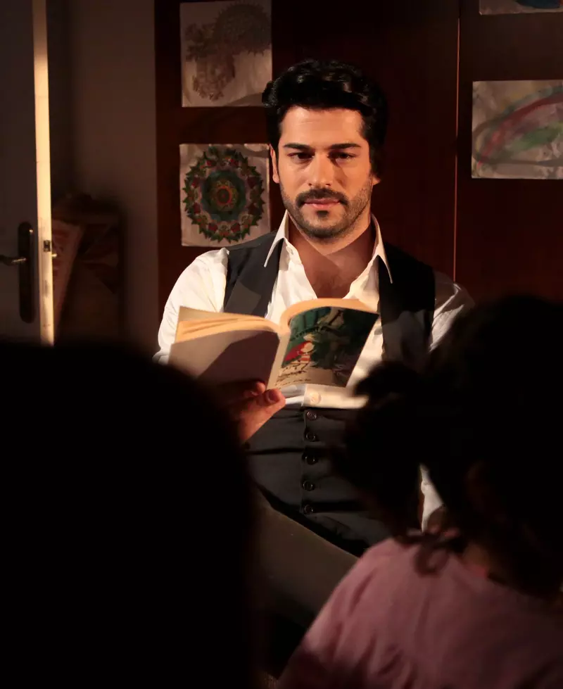 Burak Özçivit (2)