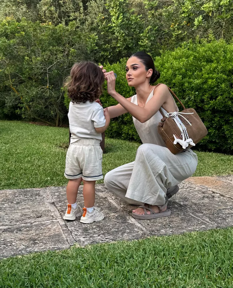 Theo Rose și fiul ei, Sasha Ioan (2)