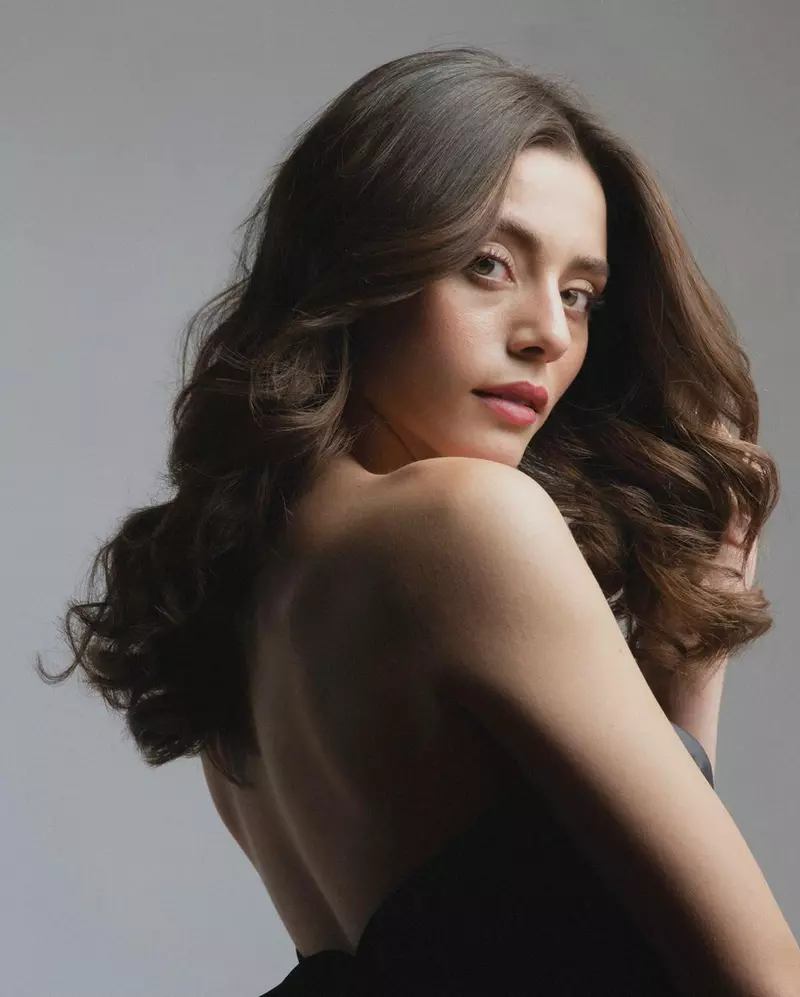 sila-turkoglu-actrita-care-a-plecat-cu-scandal-din-serialul-turcesc-mostenirea-iubeste-din-nou-cu-cine-s-a-cuplat-frumoasa-6