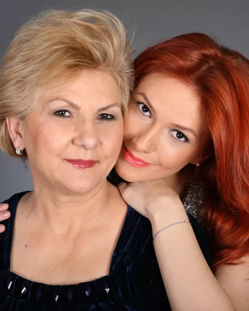 Adela Popescu cu mama ei (2)