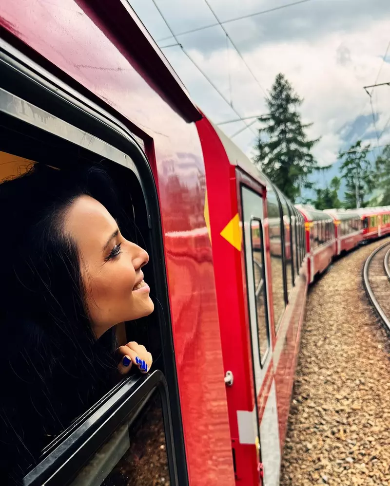 Corina Caragea a mers cu trenul prin Alpii Elvețieni  (2)