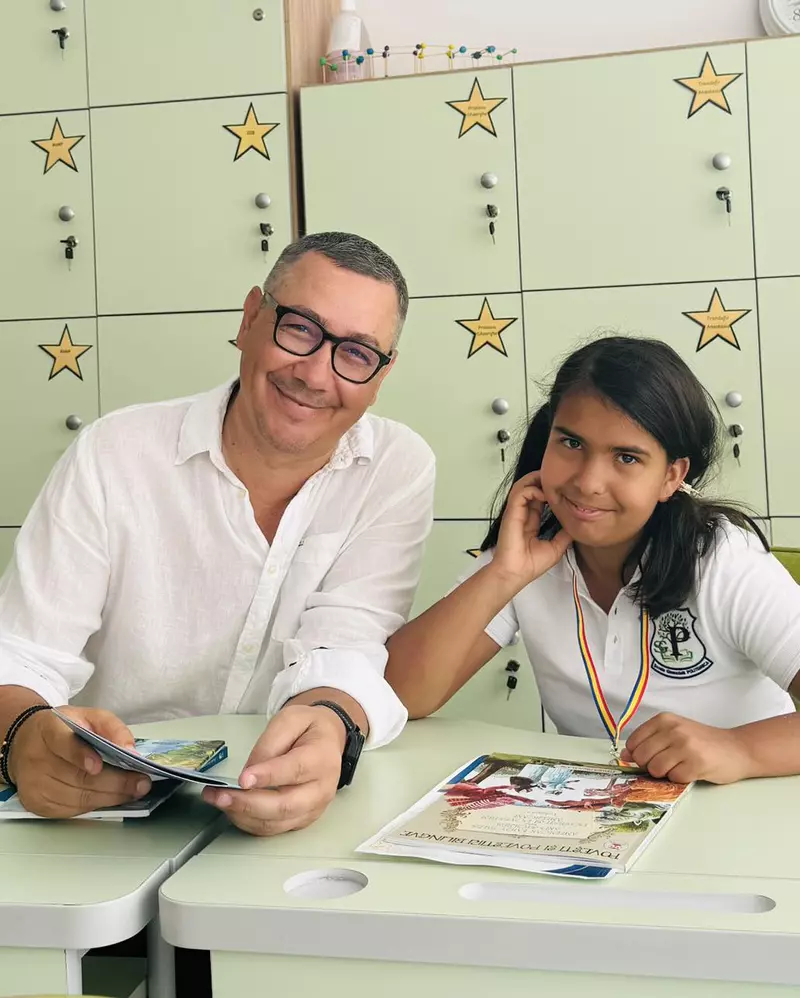 Victor Ponta și Daciana Sârbu, împreună la absolvirea Mariei, fiica lor adoptivă  (5)