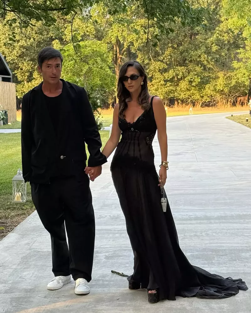 Adela_Popescu_Rochie_Neagra_Nunta_2025 (2)