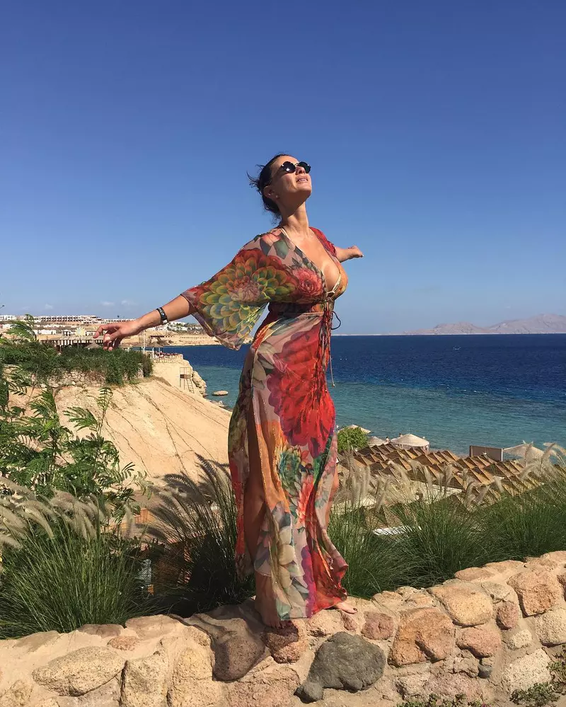 Ramona-Badescu-invitata-la-40-de-intrebari-cu-Denise-Rifai.-„Cand-ati-scapat-de-complexul-femeii-urate-3