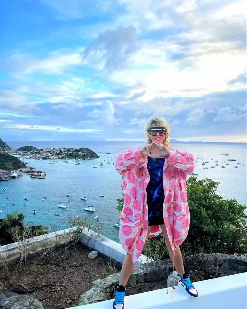 Corina-Bud-a-pozat-nud-la-42-de-ani-si-a-postat-imaginea-online.-Cum-au-reactionat-fanii-1