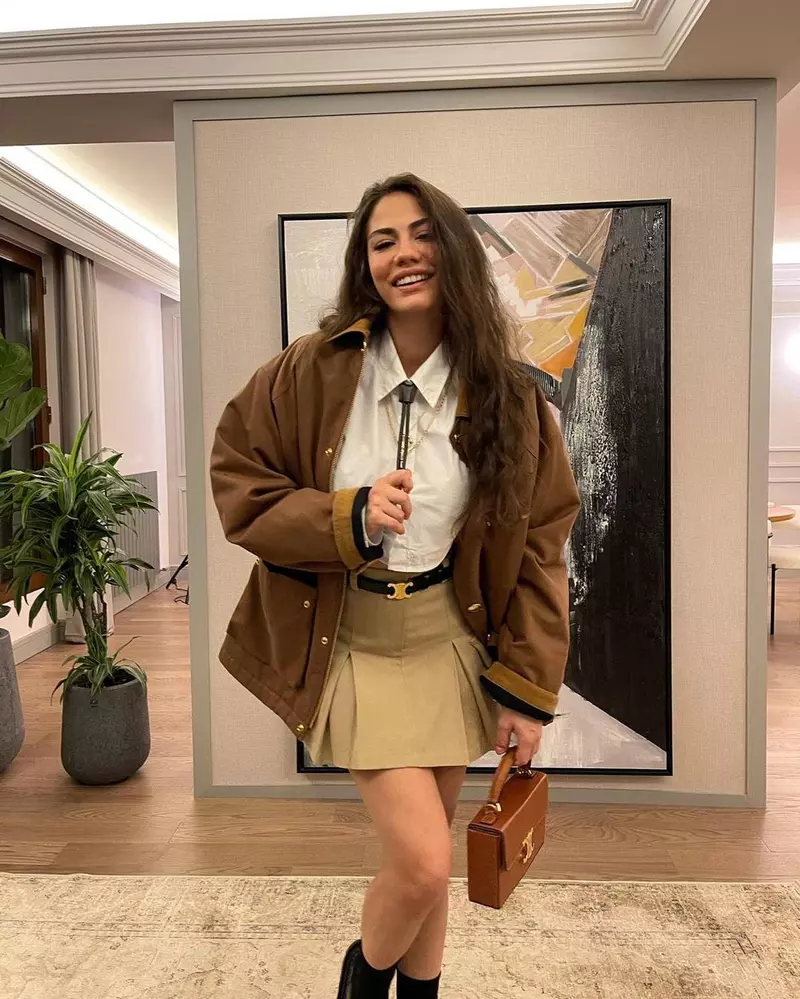 Demet Özdemir, imagini incendiare din cel mai nou serial al actriței